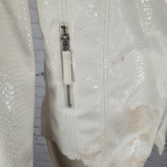 BKE Ivory Animal Print Soft Faux Fur Lined Snap Front Moto Jacket Size Small S - Picture 4 of 16